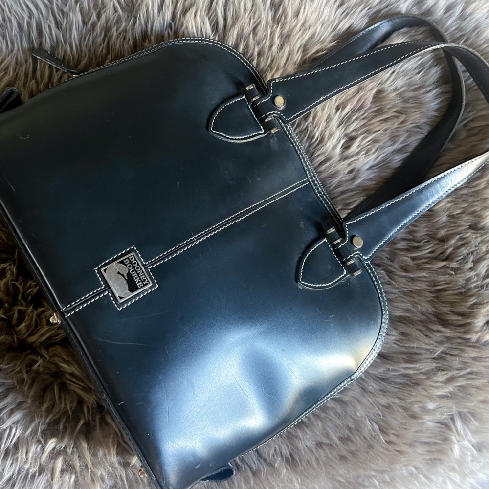 Black Dooney & Bourke handbag with straps